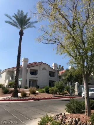 Photo #2: 2334926 Listing