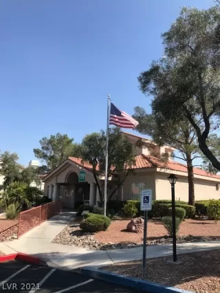 Photo #4: 2334926 Listing