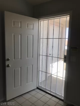 Photo #6: 2334926 Listing