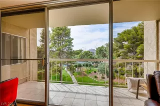 Photo #2: 2334939 Listing