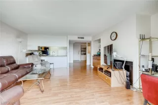 Photo #3: 2334939 Listing