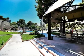 Photo #6: 2334939 Listing