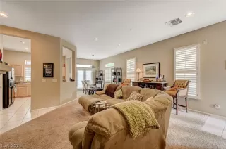 Photo #4: 2334945 Listing