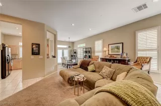 Photo #5: 2334945 Listing