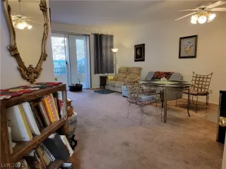 Photo #4: 2334947 Listing