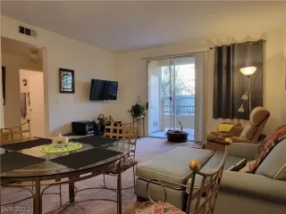 Photo #5: 2334947 Listing