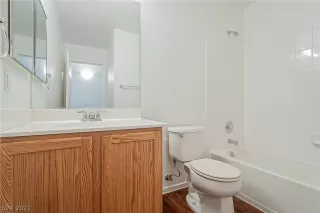 Photo #5: 2334955 Listing