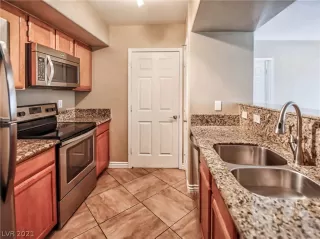 Photo #3: 2334985 Listing