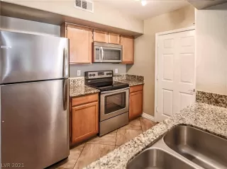 Photo #4: 2334985 Listing