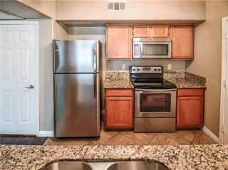 Photo #5: 2334985 Listing