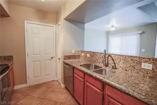 Photo #6: 2334985 Listing