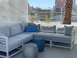 Photo #6: 2335022 Listing