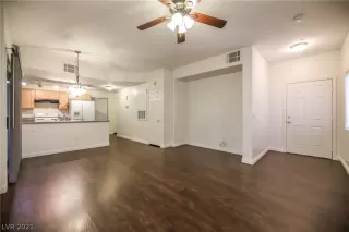 Photo #3: 2335032 Listing