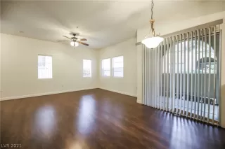 Photo #4: 2335032 Listing