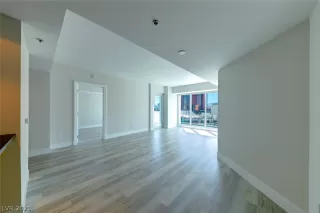 Photo #5: 2335057 Listing