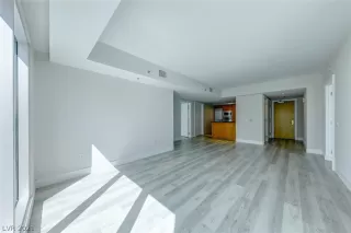 Photo #6: 2335057 Listing