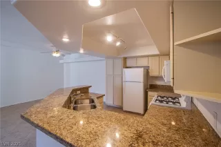 Photo #2: 2335071 Listing