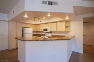 Photo #3: 2335071 Listing
