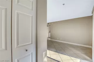 Photo #5: 2335144 Listing 