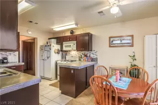 Photo #6: 2335172 Listing 