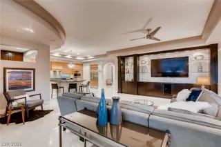 Photo #3: 2335175 Listing 