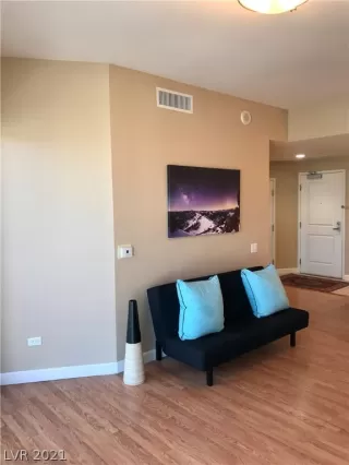 Photo #5: 2335181 Listing 