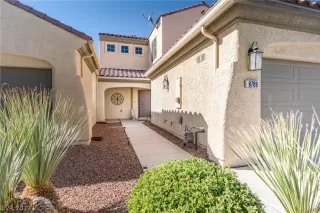 Photo #3: 2335198 Listing