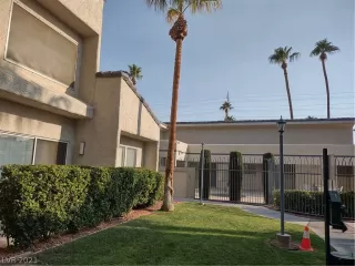Photo #3: 2335236 Listing 