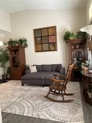 Photo #2: 2335238 Listing