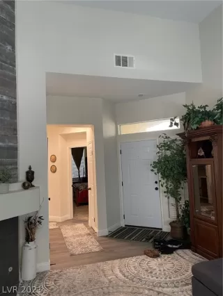 Photo #3: 2335238 Listing