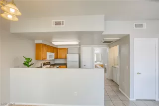 Photo #6: 2335252 Listing