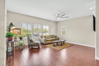 Photo #5: 2335255 Listing 