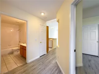 Photo #3: 2335269 Listing