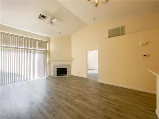 Photo #4: 2335269 Listing