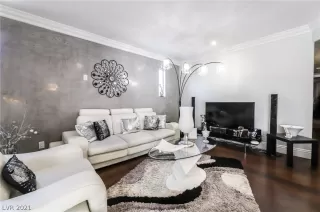 Photo #3: 2335281 Listing