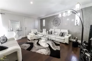 Photo #6: 2335281 Listing