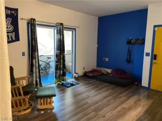 Photo #2: 2335311 Listing