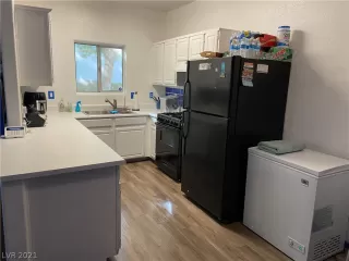 Photo #4: 2335311 Listing