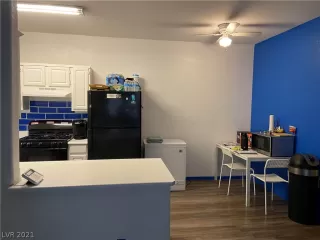 Photo #5: 2335311 Listing