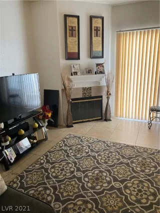 Photo #3: 2335335 Listing