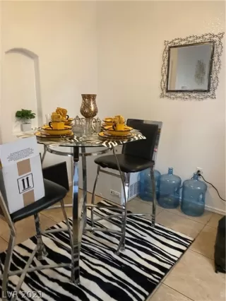 Photo #4: 2335335 Listing