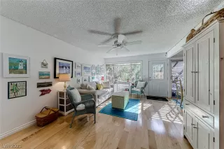 Photo #4: 2335362 Listing