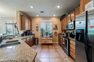 Photo #1: 2335386 Listing 