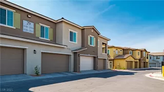 Photo #3: 2335394 Listing