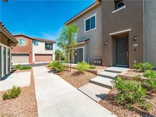 Photo #5: 2335394 Listing