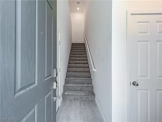 Photo #6: 2335394 Listing