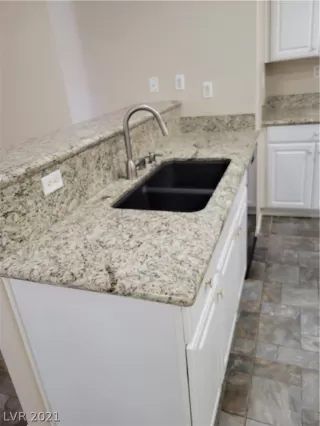 Photo #5: 2335407 Listing 