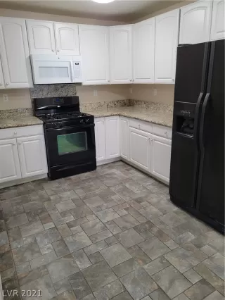 Photo #6: 2335407 Listing 