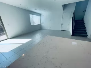 Photo #4: 2335412 Listing 