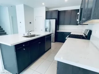 Photo #5: 2335412 Listing 